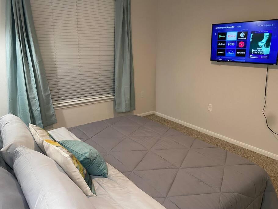 Your Warm Spacious Unit With Pool - Medical Center Houston Eksteriør bilde