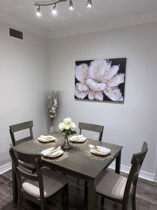 Your Warm Spacious Unit With Pool - Medical Center Houston Eksteriør bilde