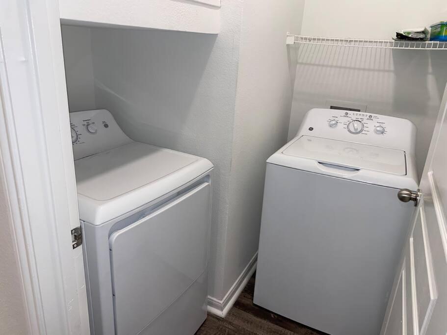Your Warm Spacious Unit With Pool - Medical Center Houston Eksteriør bilde