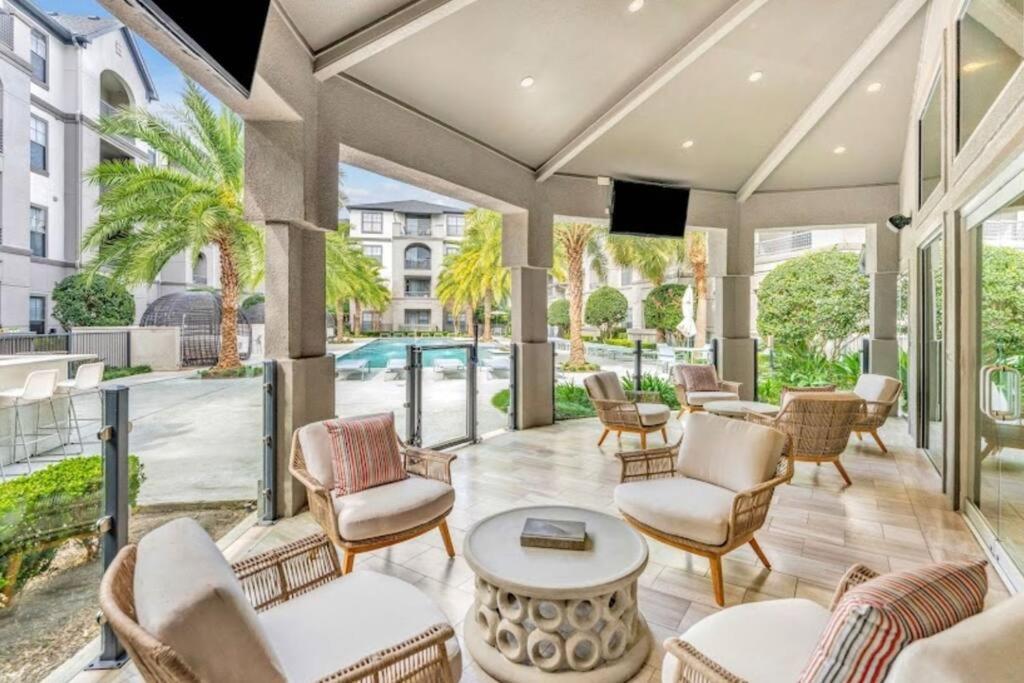 Your Warm Spacious Unit With Pool - Medical Center Houston Eksteriør bilde
