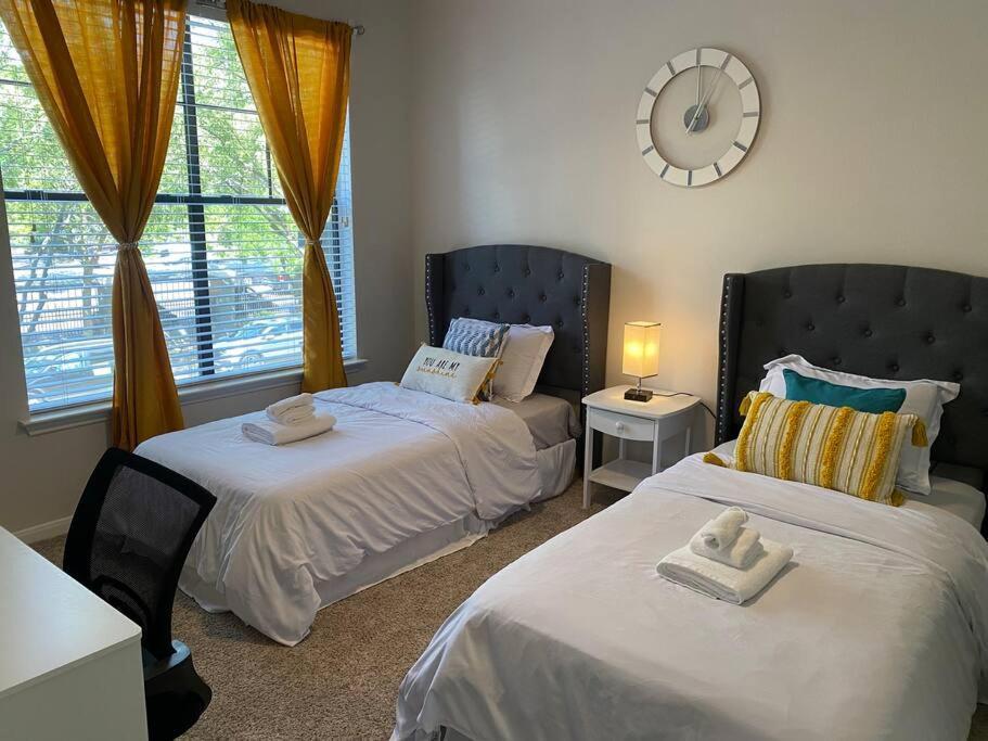 Your Warm Spacious Unit With Pool - Medical Center Houston Eksteriør bilde