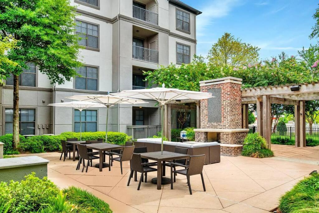 Your Warm Spacious Unit With Pool - Medical Center Houston Eksteriør bilde